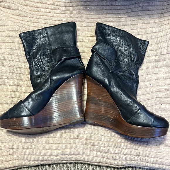 Cynthia Vincent Boots - Picture 4 of 5